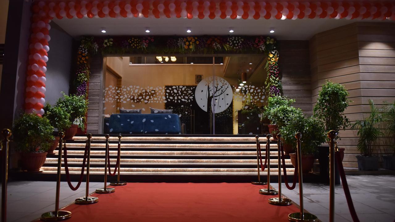 The Panchvati Hotel Rajkot Bagian luar foto