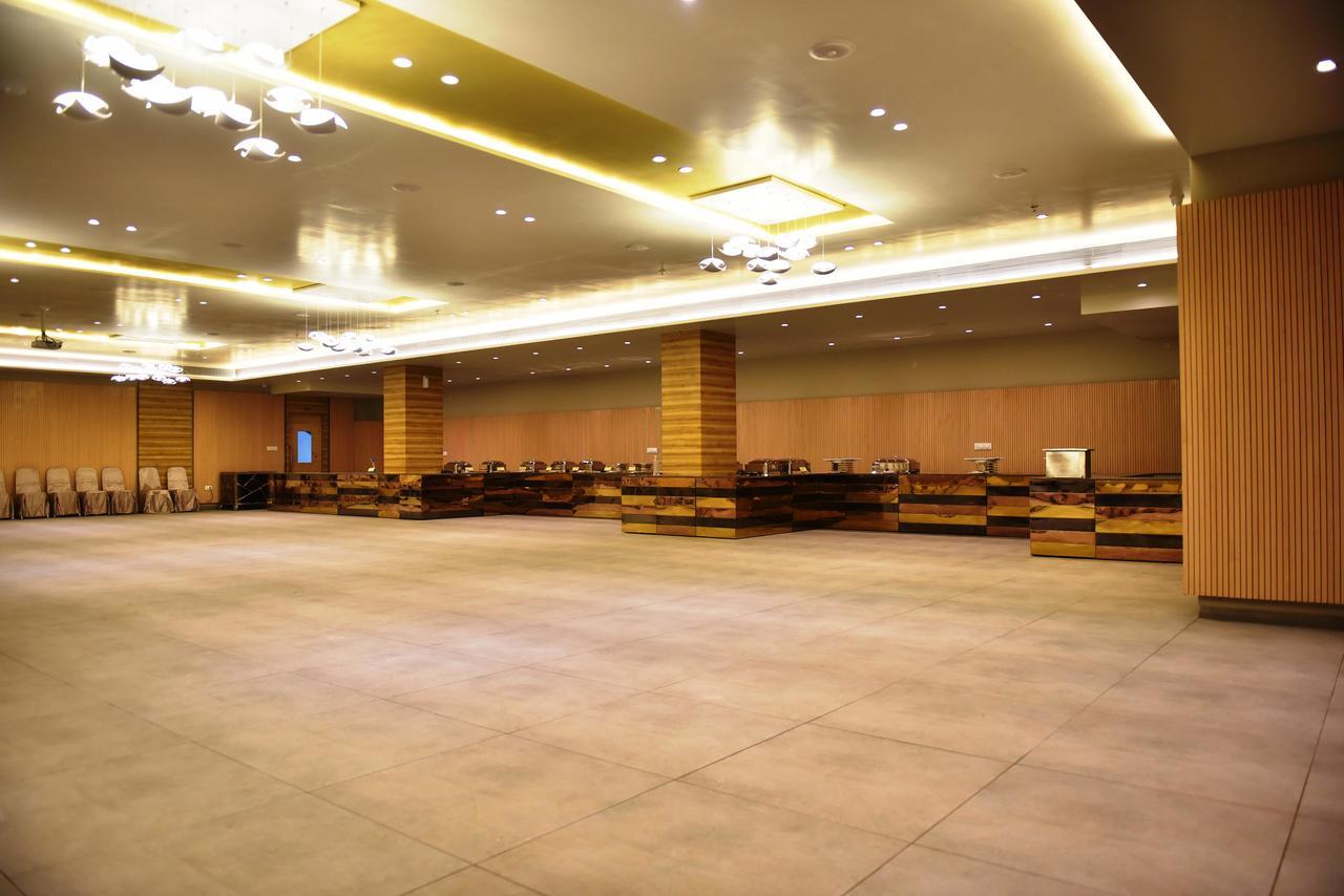 The Panchvati Hotel Rajkot Bagian luar foto