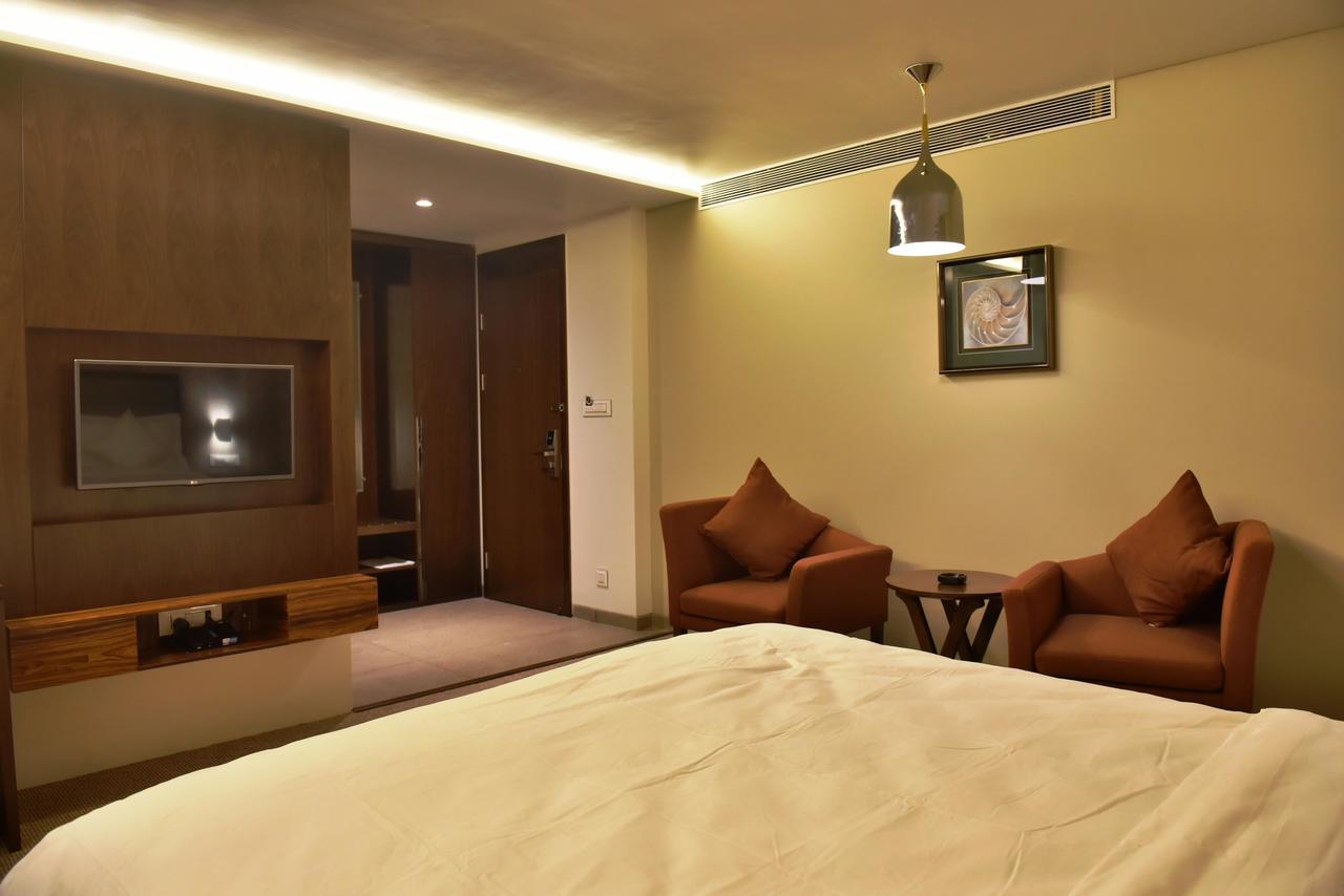 The Panchvati Hotel Rajkot Bagian luar foto